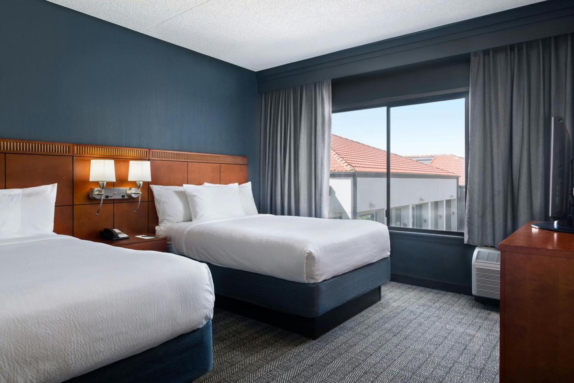 Courtyard By Marriott Phoenix Airport Exterior foto